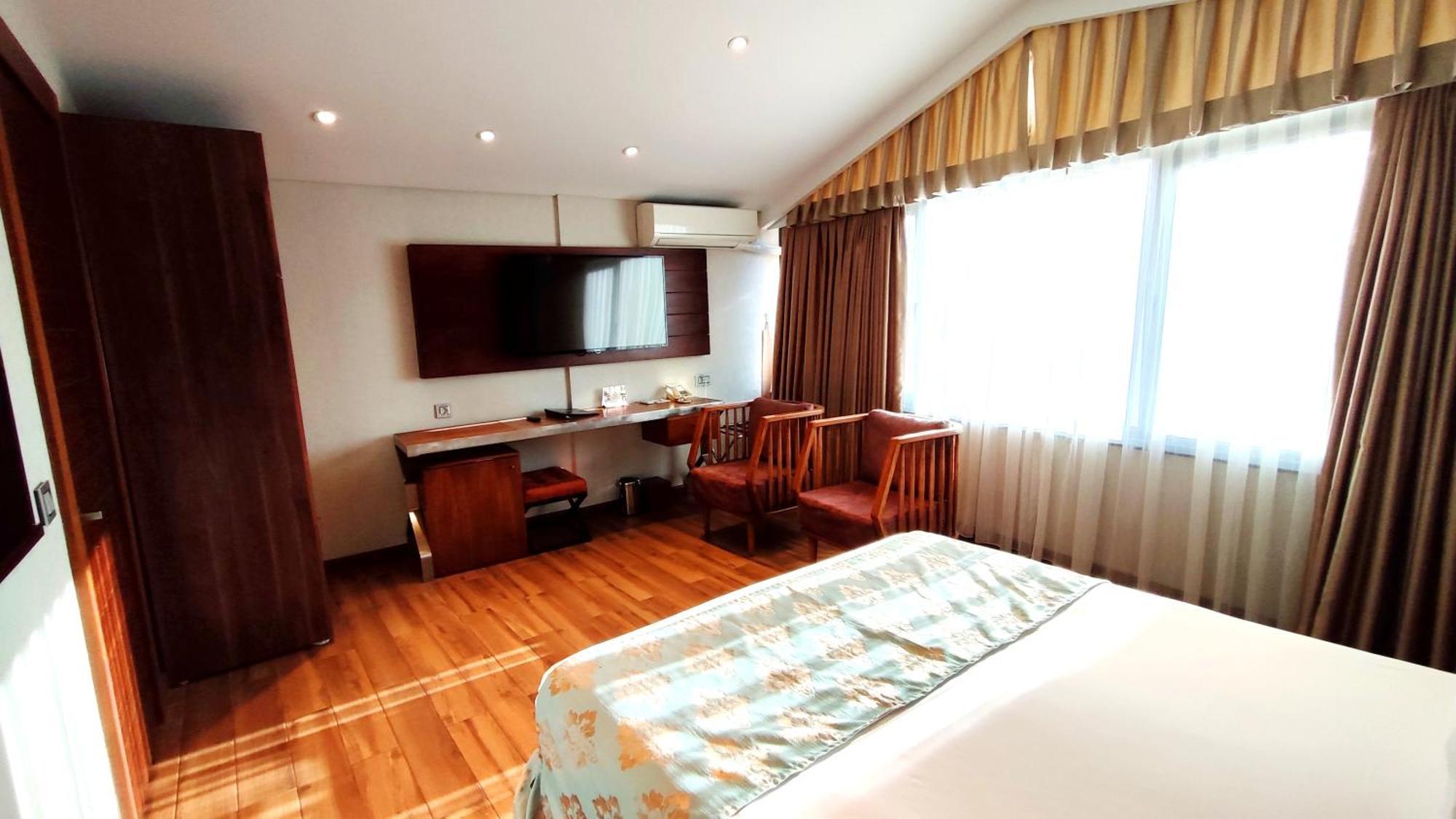 Old Port Otel