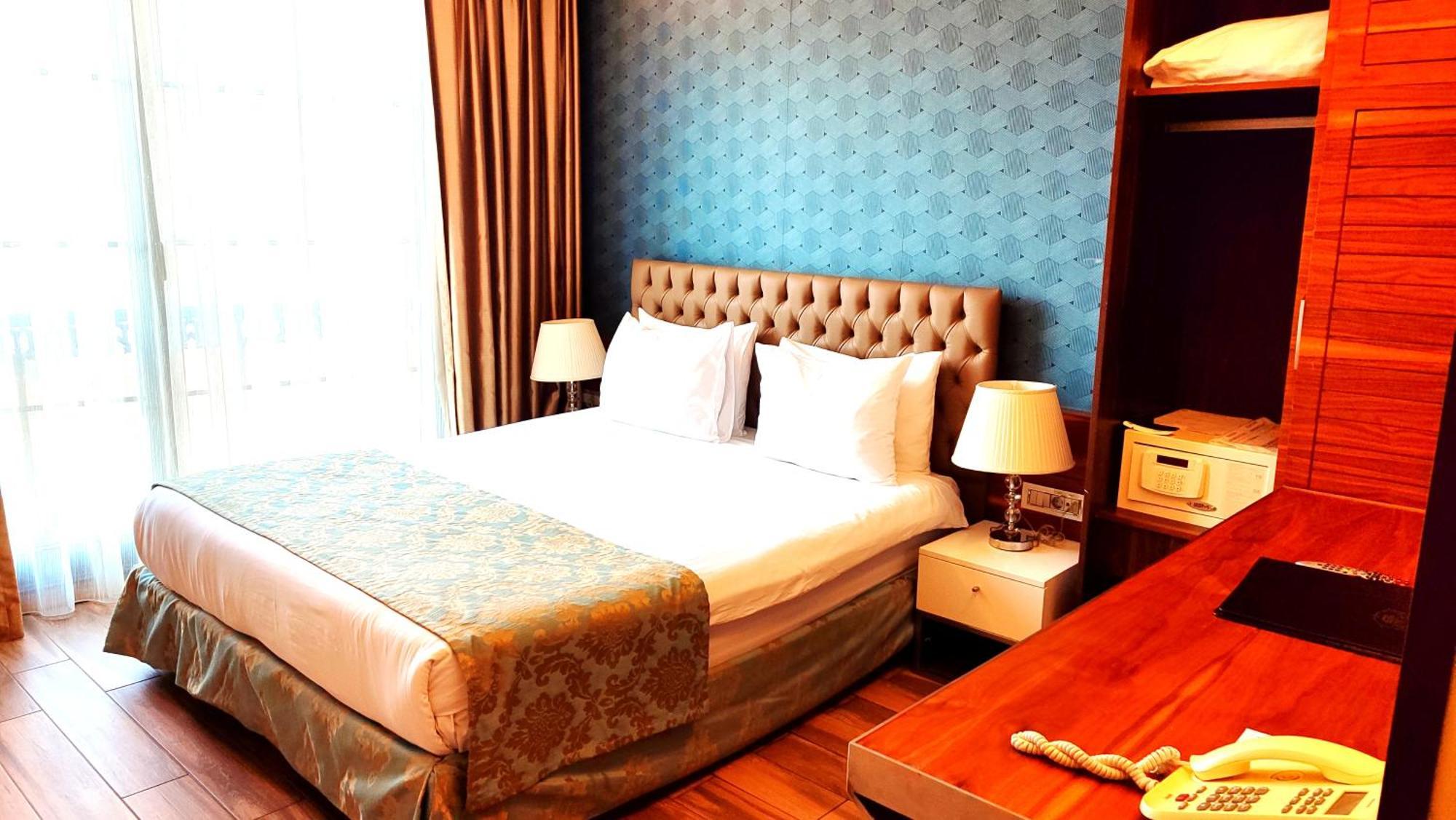 Old Port Otel