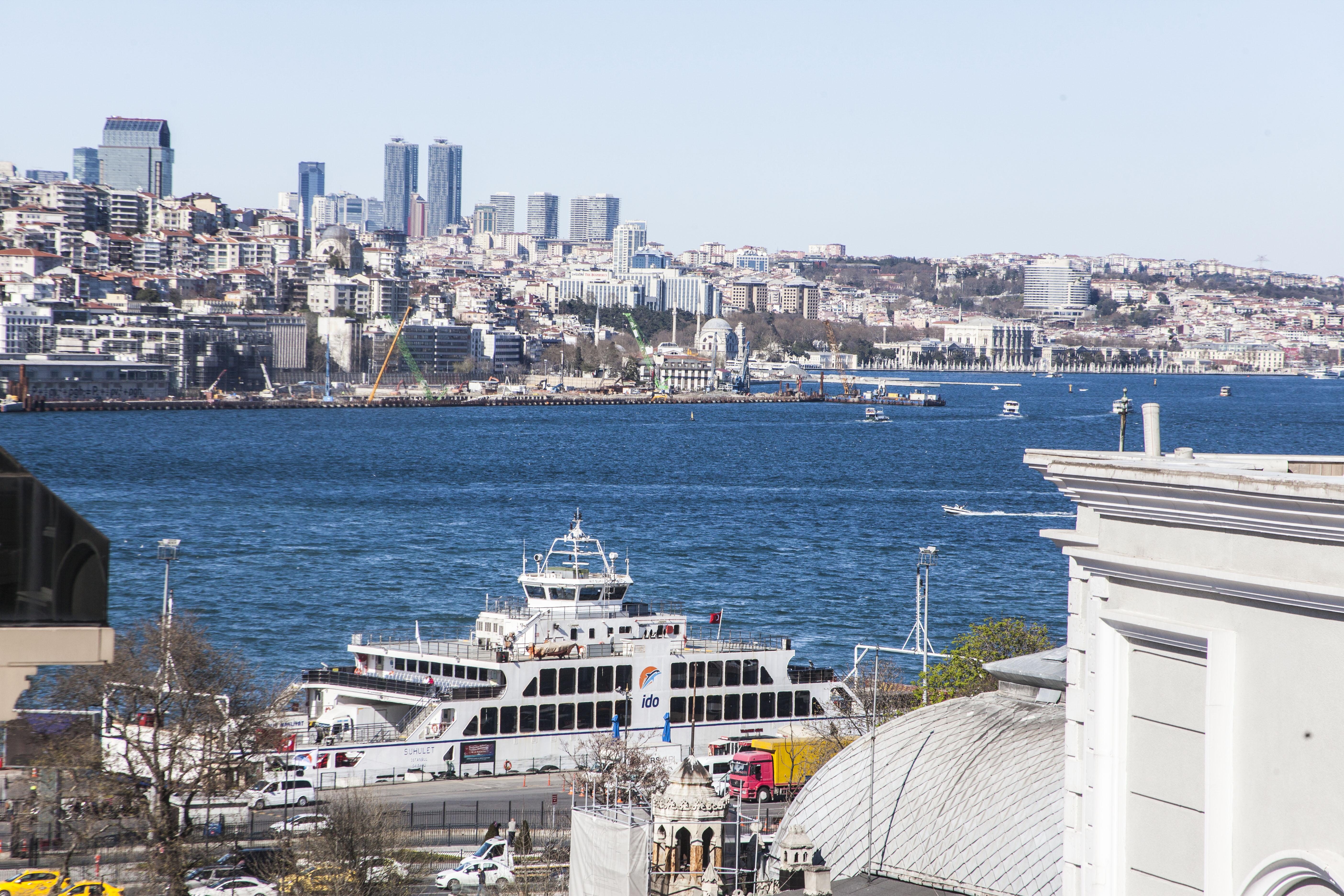 Отель Old Port 3*